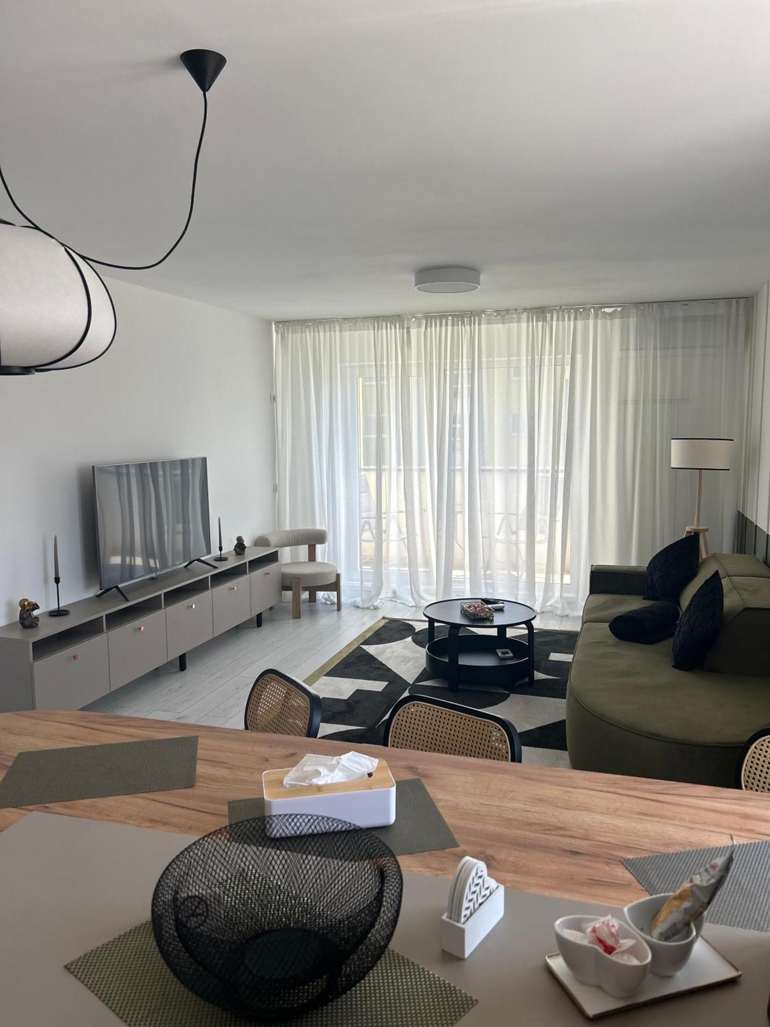 Urban Oasis Apartment Брашов Екстериор снимка